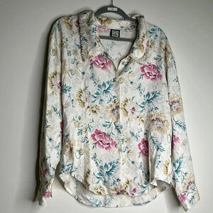 Lady Foot Locker Casual vintage floral button down shirt | EUC